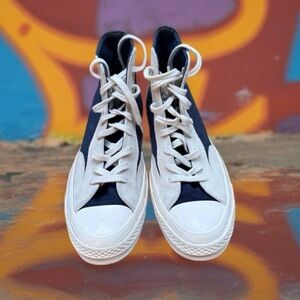 Converse Chuck Taylor All Star High Top – Women’s 9.5 / Men’s 7.5